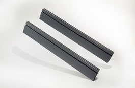 Snowboard and ski insert for roof box